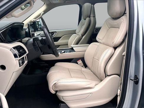 Used 2021 Lincoln Navigator L Reserve w/ Luxury Package AWD/4WD image 7