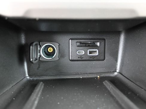 Used 2023 GMC Acadia Denali w/ Denali Technology Package image 16