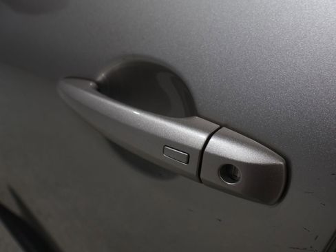 Used 2025 Nissan Rogue SL w/ SL Premium Package image 9