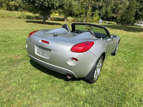 Used 2007 Pontiac Solstice Convertible w/ Premium Package RWD image 10