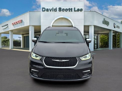 New 2026 Chrysler Pacifica Pinnacle image 3