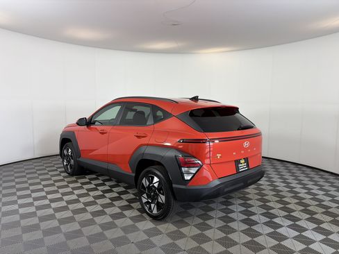 Used 2025 Hyundai Kona SEL AWD/4WD image 8