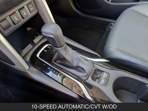 Used 2025 Toyota Corolla Cross XLE image 16