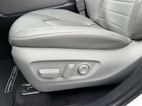 Used 2024 Toyota Highlander XLE image 20