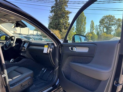 Used 2025 Volvo XC40 B5 Plus w/ Climate Package image 10