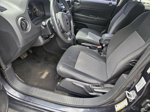 Used 2014 Jeep Patriot Latitude FWD image 11