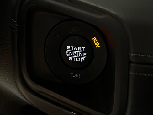 Used 2025 Jeep Gladiator Mojave w/ Convenience Group AWD/4WD image 22