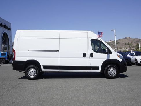 Used 2025 RAM ProMaster 2500 w/ Convenience Group FWD image 3