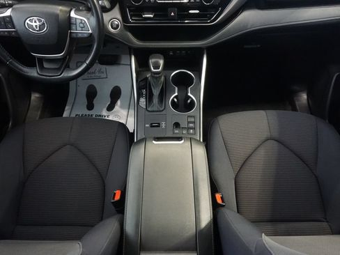 Certified 2024 Toyota Highlander LE FWD image 30