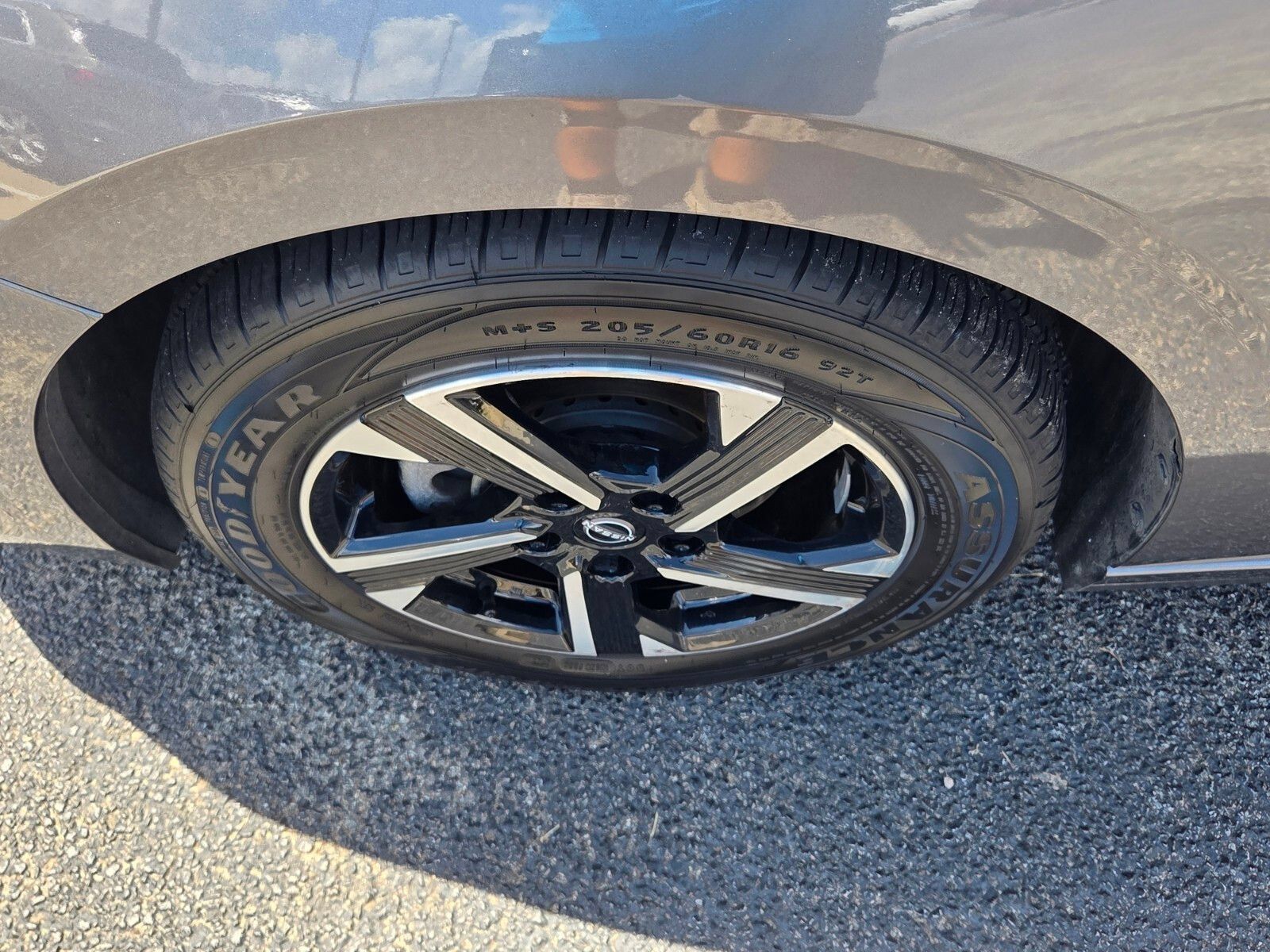 Used 2024 Nissan Sentra SV FWD image 18