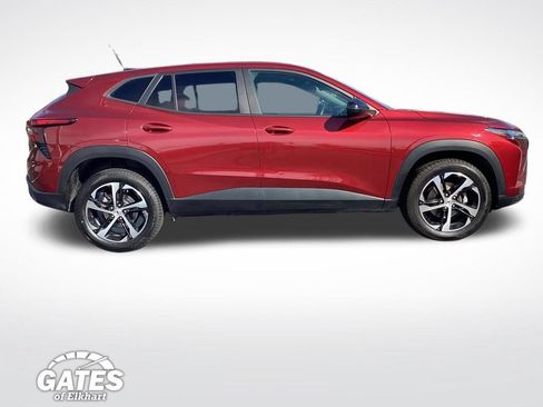 Used 2024 Chevrolet Trax RS w/ Sunroof Package FWD image 13