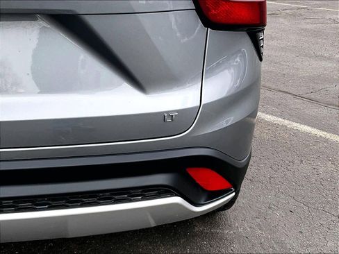 Used 2025 Chevrolet Trax LT w/ LT Convenience Package image 29