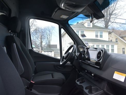 Used 2024 Mercedes-Benz eSprinter 170 Cargo image 21