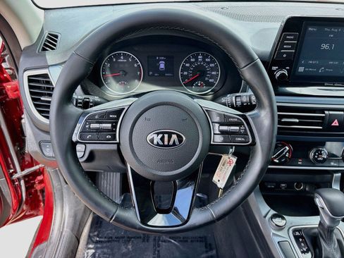 Used 2021 Kia Seltos S FWD image 11