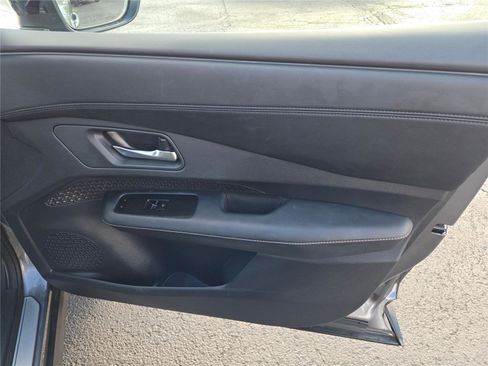 Used 2023 Nissan Ariya AWD image 6