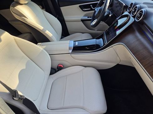 Used 2025 Mercedes-Benz GLC 300 image 12