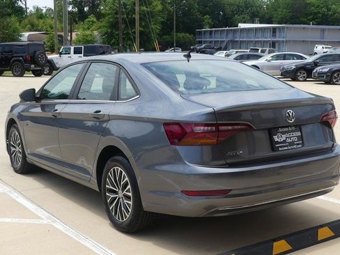 Used 2019 Volkswagen Jetta SE FWD image 3