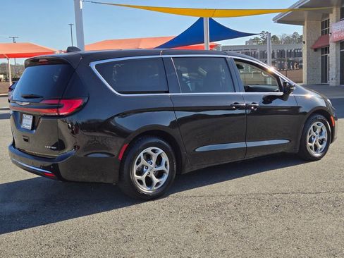 Used 2024 Chrysler Pacifica Limited FWD image 5