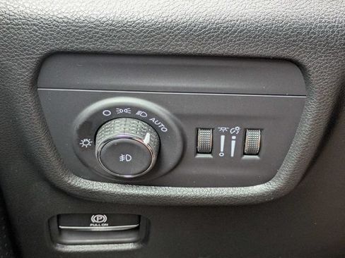 Used 2025 Jeep Grand Cherokee L Limited RWD image 27