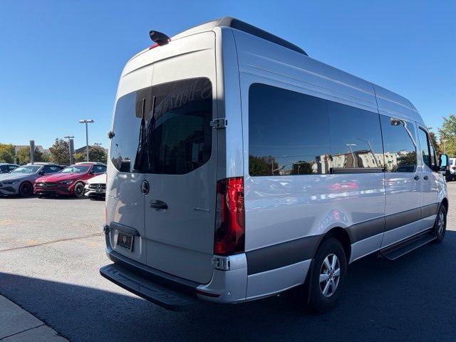 Used 2024 Mercedes-Benz Sprinter 2500 image 17