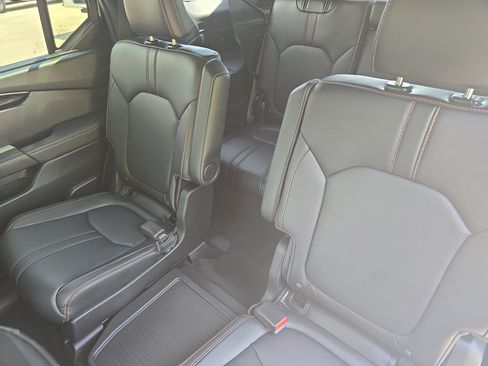 Used 2024 Honda Pilot TrailSport image 15