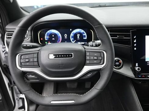 Used 2025 Jeep Wagoneer Series III w/ Premium Group I AWD/4WD image 13