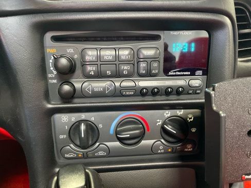 Used 2001 Chevrolet Corvette Convertible RWD image 35