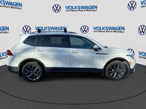 Used 2024 Volkswagen Tiguan SE AWD/4WD image 15