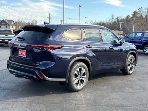New 2026 Toyota Highlander XLE image 3