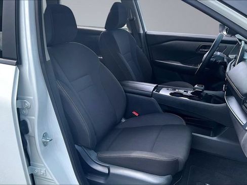 Used 2025 Nissan Rogue S FWD image 27