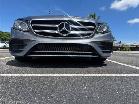 Used 2018 Mercedes-Benz E 400 4MATIC Sedan image 11