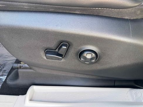 Used 2020 Chrysler Voyager Lxi w/ Cold Weather Group image 12