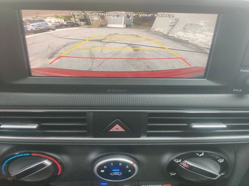 Used 2019 Hyundai Kona SE AWD/4WD image 11
