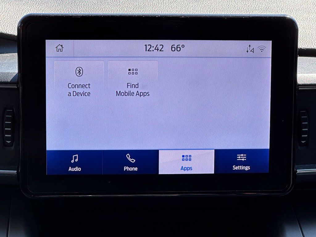 Used 2020 Ford Explorer XLT w/ Equipment Group 202A AWD/4WD image 14