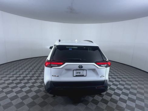 Used 2022 Toyota RAV4 LE AWD/4WD image 7