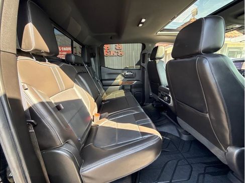 Used 2019 Chevrolet Silverado 1500 High Country w/ Technology Package AWD/4WD image 10