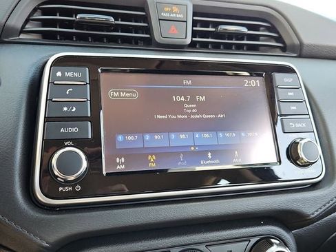 Used 2025 Nissan Versa S image 27