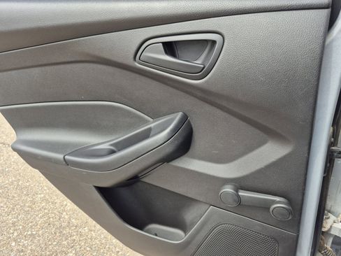 Used 2018 Ford Focus S FWD image 19