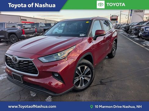 Certified 2025 Toyota Highlander XLE image 1