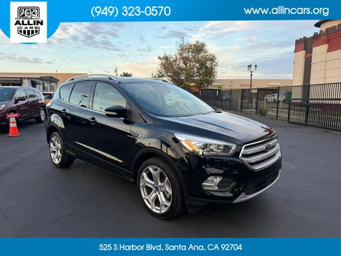 Used 2018 Ford Escape Titanium w/ Ford Safe & Smart Package AWD/4WD image 3