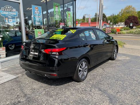 Used 2023 Nissan Versa SV image 5