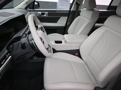 Used 2025 Hyundai Santa Fe SEL FWD image 25
