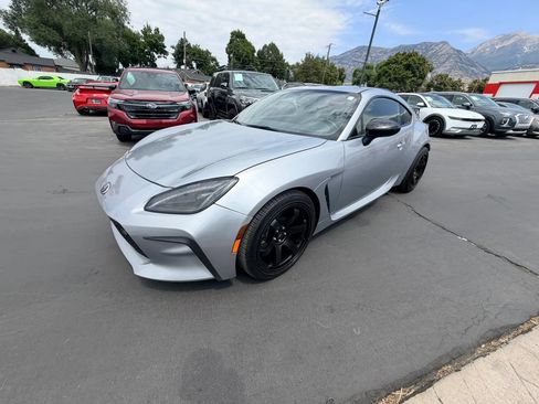 Used 2023 Toyota GR86 w/ ALL Weather Mat Package (TMS) RWD image 8