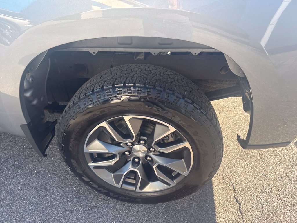 Used 2024 Chevrolet Silverado 1500 LT AWD/4WD image 6
