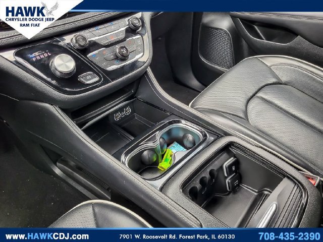 Certified 2024 Chrysler Pacifica Premium FWD image 27