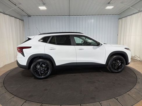 New 2026 Chevrolet Trax LT w/ Sunroof Package FWD image 10