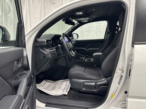 Used 2025 Toyota 4Runner SR5 AWD/4WD image 10