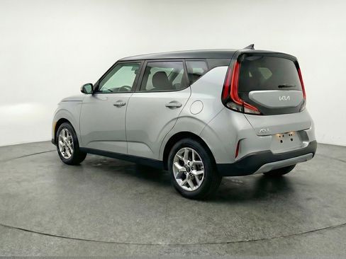 Used 2025 Kia Soul LX w/ LX Technology Package FWD image 6