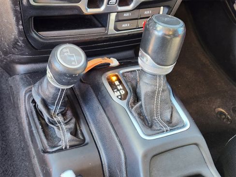 Used 2020 Jeep Gladiator Overland image 22