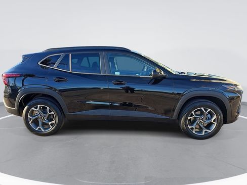 New 2026 Chevrolet Trax LT image 2